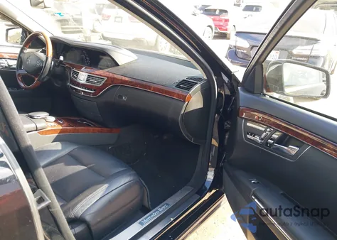 2012 Mercedes-Benz S 550 z USA, uszkodzony, nr VIN WDDNG7DBXCA474550